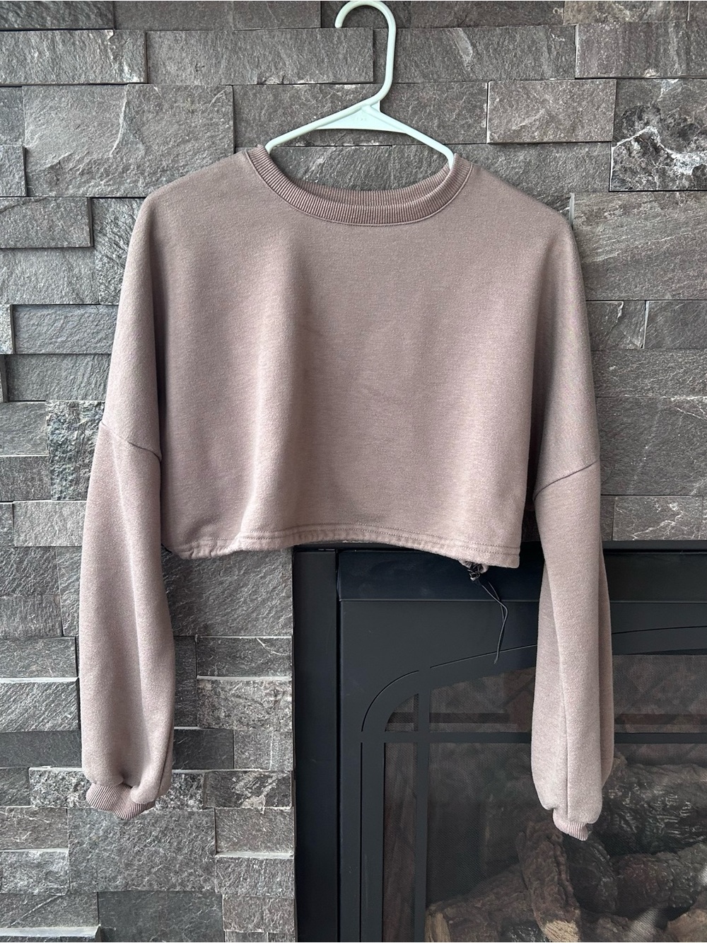 Superdown Cropped Sweatshirt in Taupe